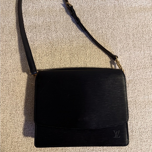 LOUIS VUITTON Epi Grenelle Shoulder Bag Black - Picture 2 of 16